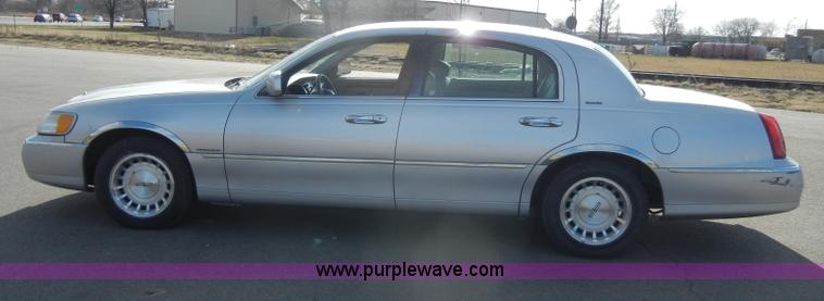 image for item C4210 1998 Lincoln Town Car Executive