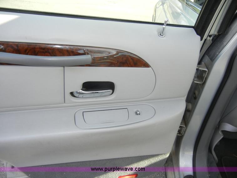 image for item C4210 1998 Lincoln Town Car Executive