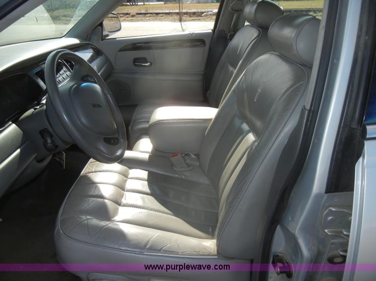 image for item C4210 1998 Lincoln Town Car Executive
