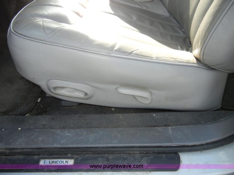 image for item C4210 1998 Lincoln Town Car Executive