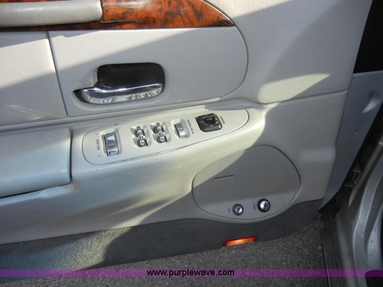 image for item C4210 1998 Lincoln Town Car Executive