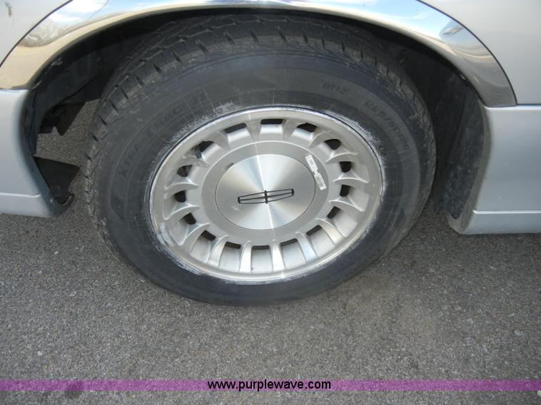 image for item C4210 1998 Lincoln Town Car Executive