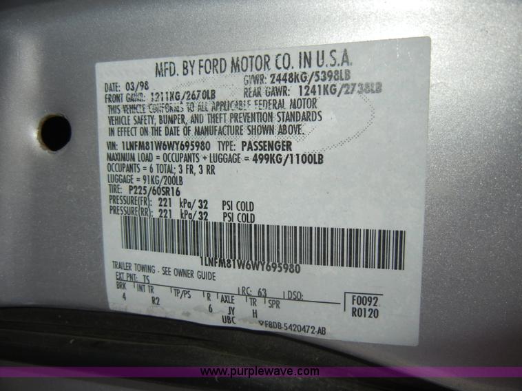 image for item C4210 1998 Lincoln Town Car Executive