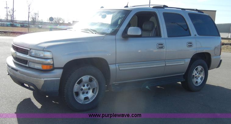 image for item C4211 2004 Chevrolet Tahoe 1500 LT SUV