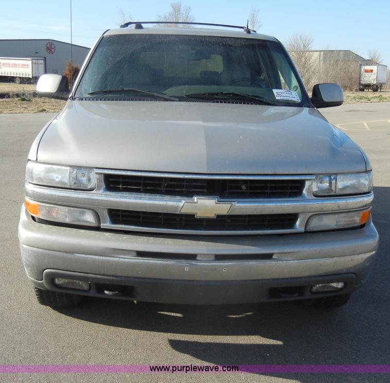 image for item C4211 2004 Chevrolet Tahoe 1500 LT SUV