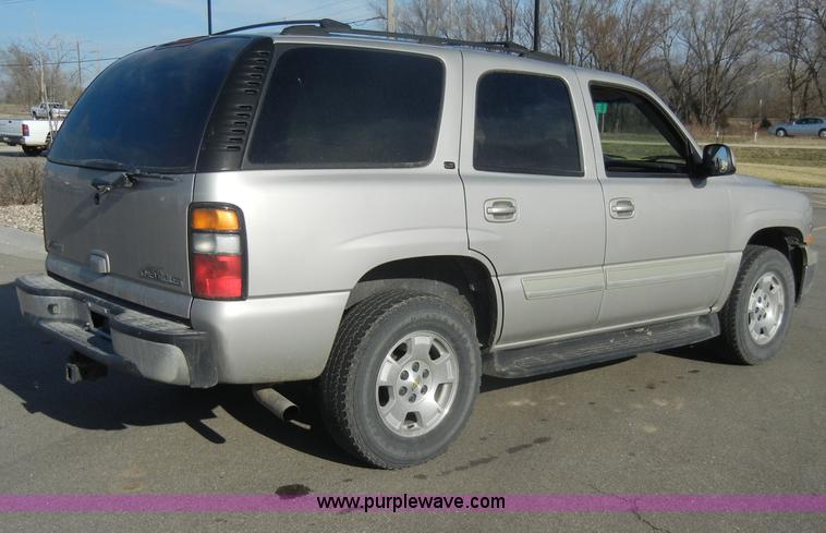 image for item C4211 2004 Chevrolet Tahoe 1500 LT SUV