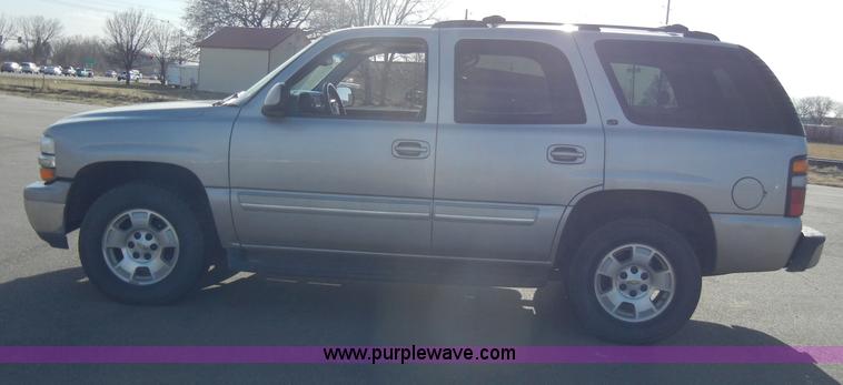 image for item C4211 2004 Chevrolet Tahoe 1500 LT SUV