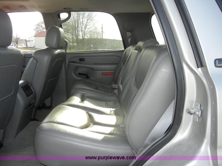 image for item C4211 2004 Chevrolet Tahoe 1500 LT SUV