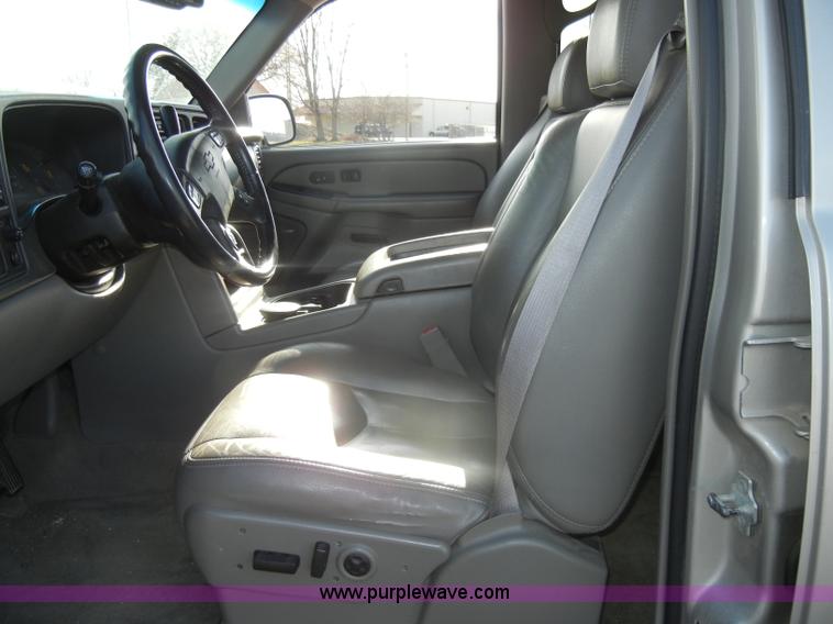 image for item C4211 2004 Chevrolet Tahoe 1500 LT SUV