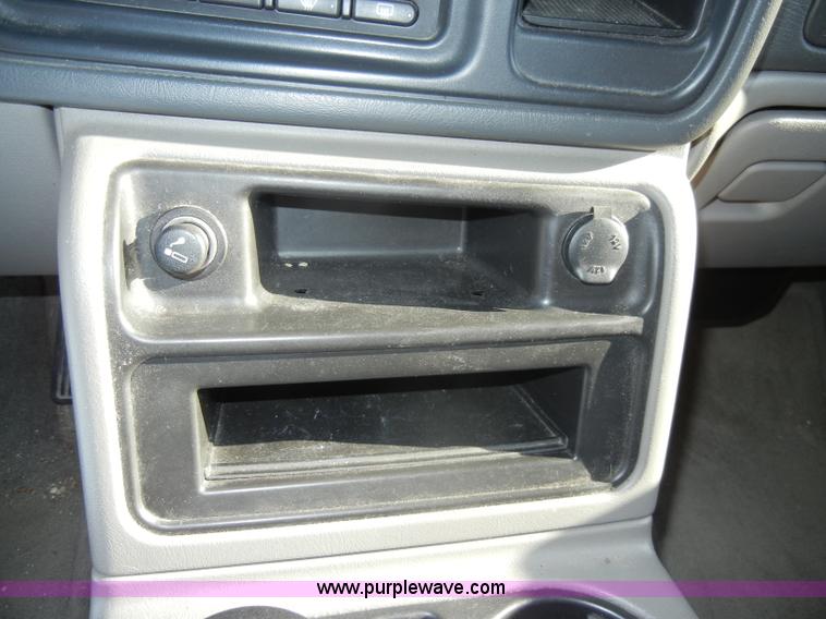 image for item C4211 2004 Chevrolet Tahoe 1500 LT SUV