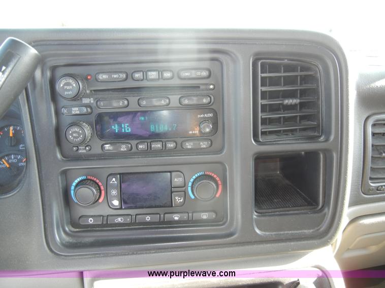 image for item C4211 2004 Chevrolet Tahoe 1500 LT SUV