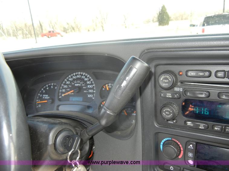 image for item C4211 2004 Chevrolet Tahoe 1500 LT SUV