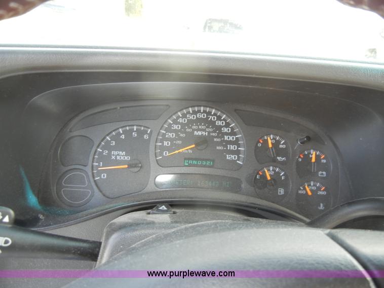 image for item C4211 2004 Chevrolet Tahoe 1500 LT SUV