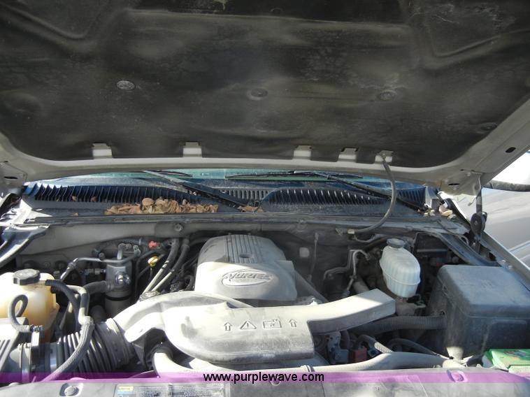 image for item C4211 2004 Chevrolet Tahoe 1500 LT SUV