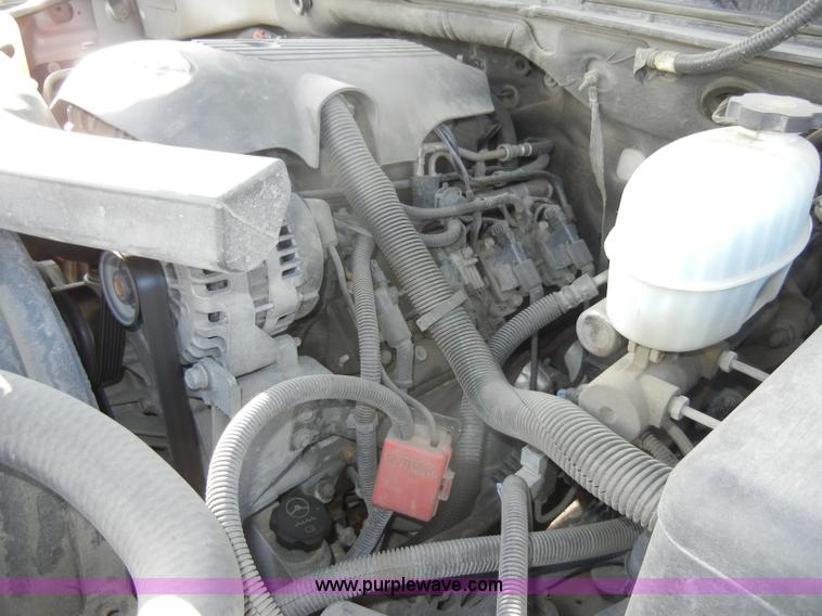 image for item C4211 2004 Chevrolet Tahoe 1500 LT SUV