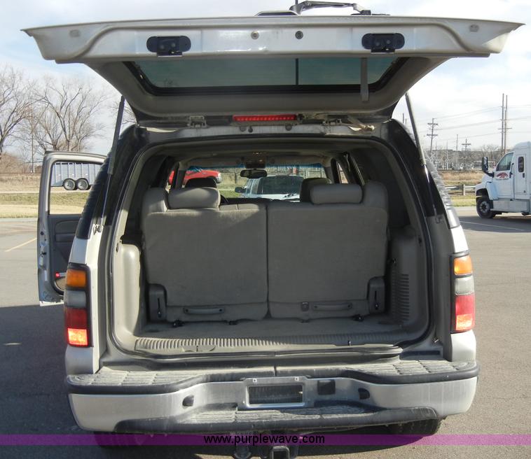 image for item C4211 2004 Chevrolet Tahoe 1500 LT SUV