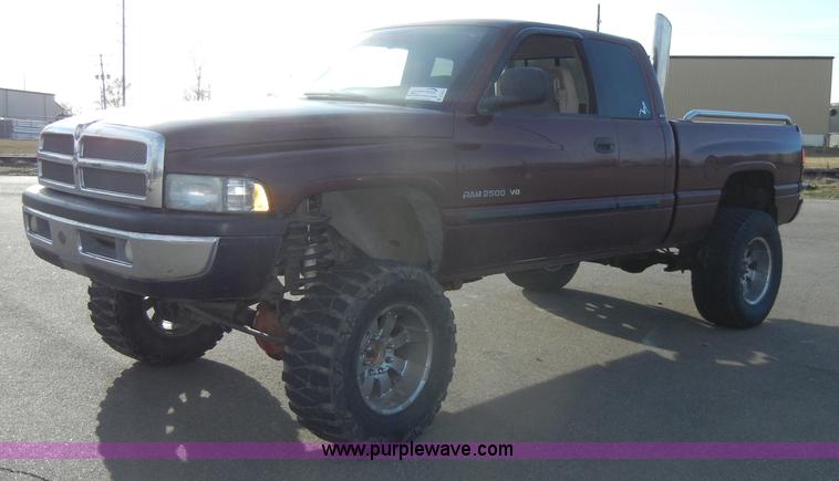 image for item C4212 2002 Dodge Ram 2500 Laramie SLT quad cab pickup truck