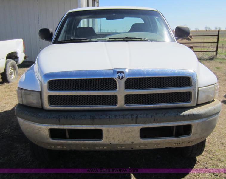 image for item C5353 1999 Dodge Ram 1500 club cab pickup truck