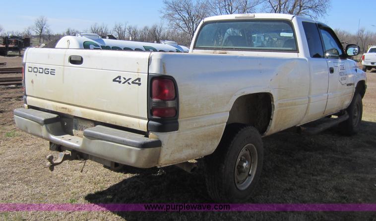 image for item C5353 1999 Dodge Ram 1500 club cab pickup truck