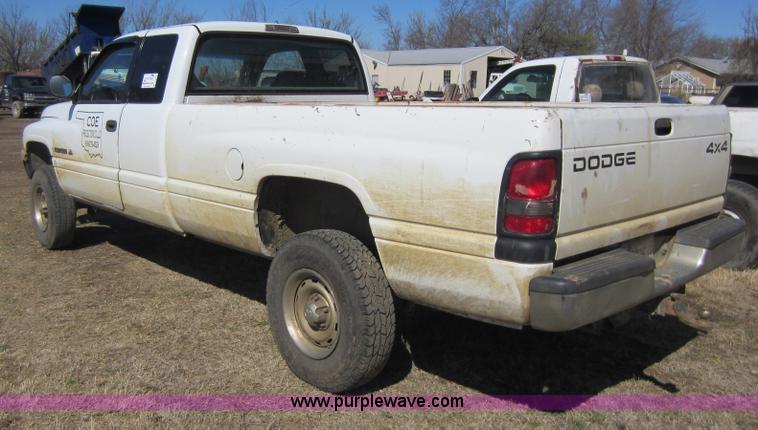 image for item C5353 1999 Dodge Ram 1500 club cab pickup truck