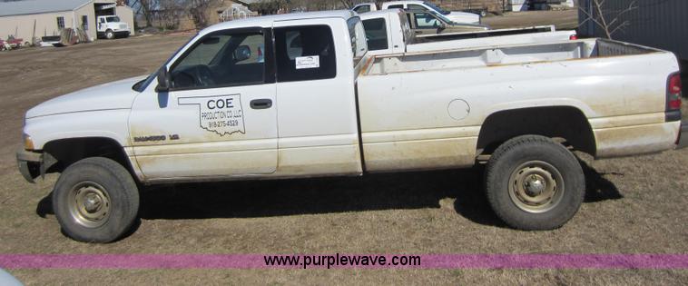 image for item C5353 1999 Dodge Ram 1500 club cab pickup truck