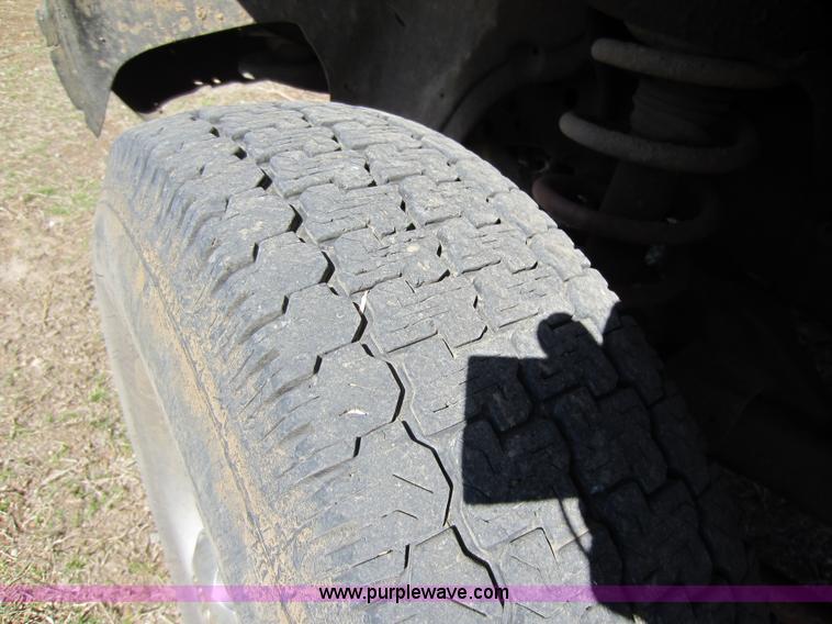 image for item C5353 1999 Dodge Ram 1500 club cab pickup truck