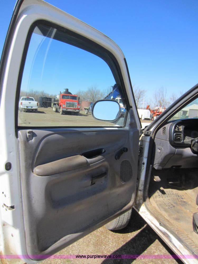image for item C5353 1999 Dodge Ram 1500 club cab pickup truck
