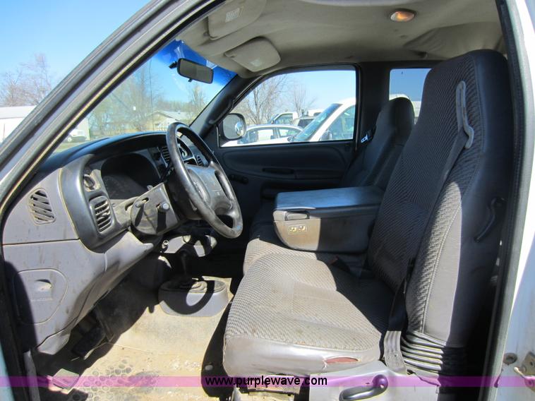 image for item C5353 1999 Dodge Ram 1500 club cab pickup truck