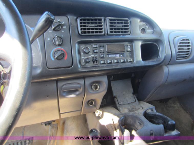 image for item C5353 1999 Dodge Ram 1500 club cab pickup truck