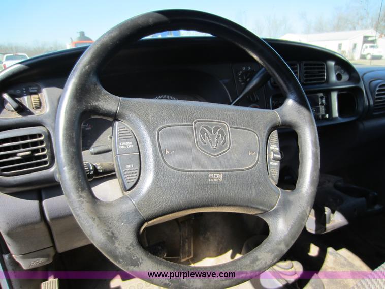 image for item C5353 1999 Dodge Ram 1500 club cab pickup truck