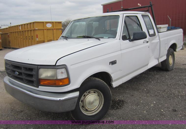 image for item C5374 1996 Ford F150 XL SuperCab pickup truck
