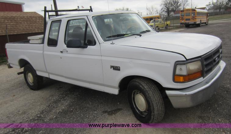 image for item C5374 1996 Ford F150 XL SuperCab pickup truck