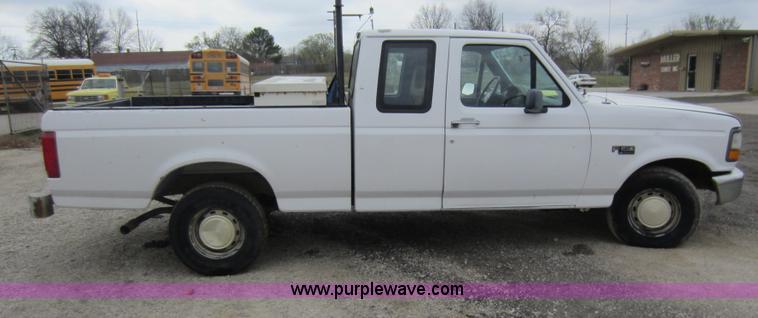image for item C5374 1996 Ford F150 XL SuperCab pickup truck
