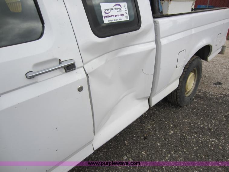 image for item C5374 1996 Ford F150 XL SuperCab pickup truck