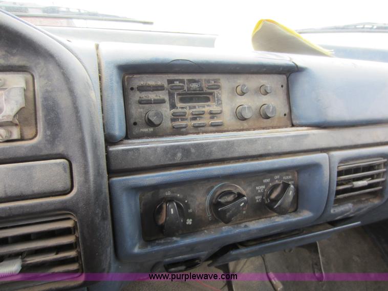 image for item C5374 1996 Ford F150 XL SuperCab pickup truck