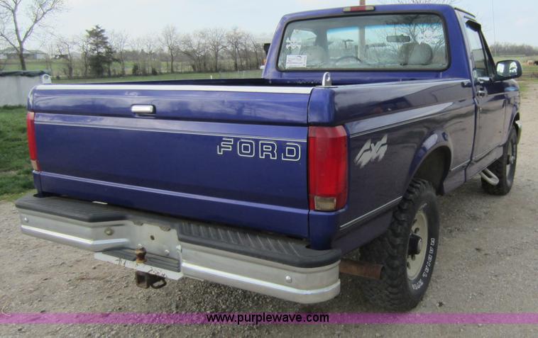 image for item C5386 1995 Ford F150 XL pickup truck