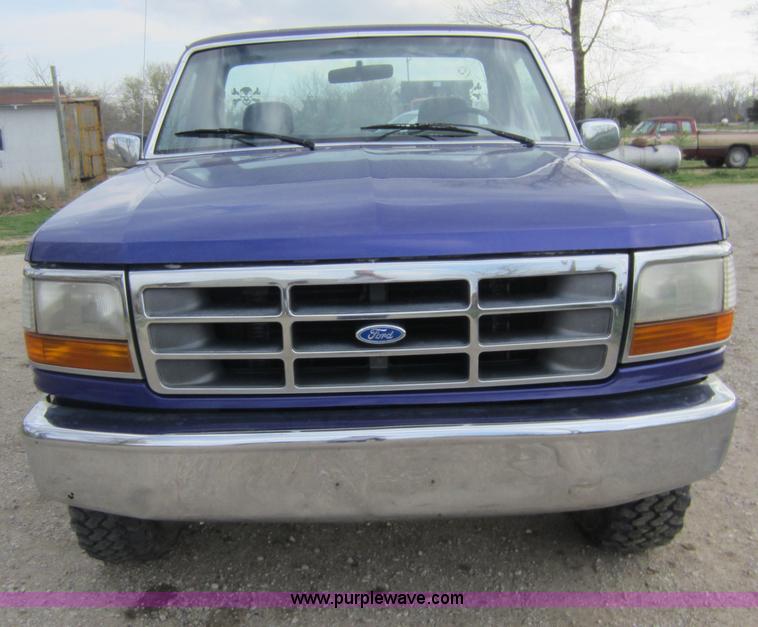 image for item C5386 1995 Ford F150 XL pickup truck