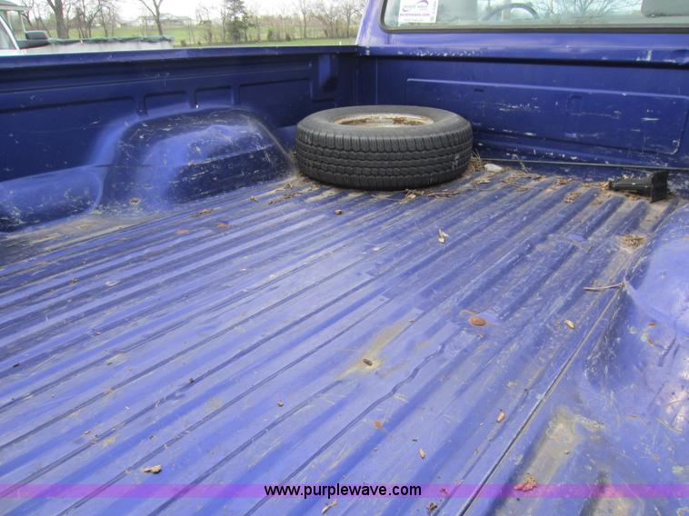 image for item C5386 1995 Ford F150 XL pickup truck