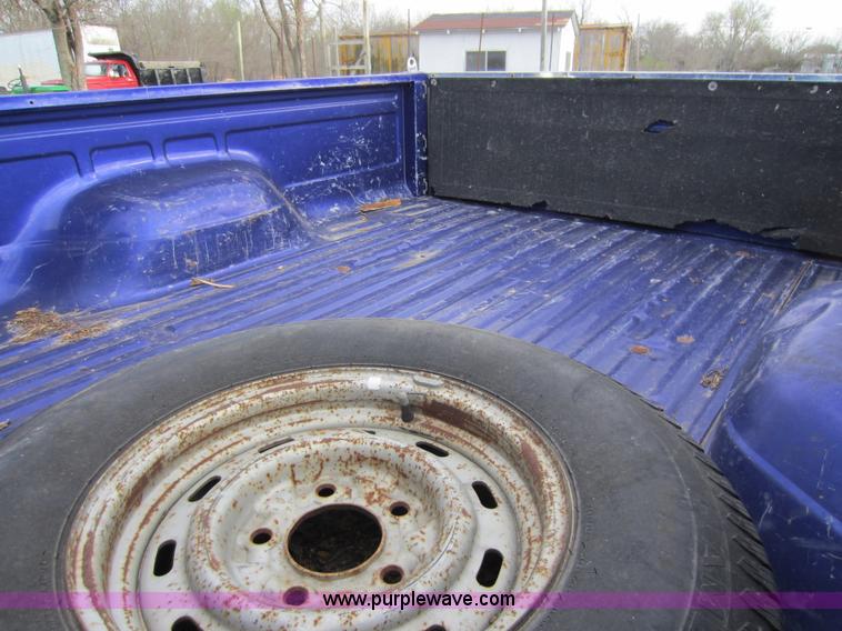 image for item C5386 1995 Ford F150 XL pickup truck