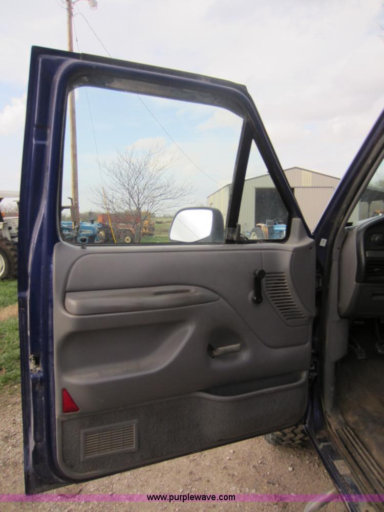 image for item C5386 1995 Ford F150 XL pickup truck