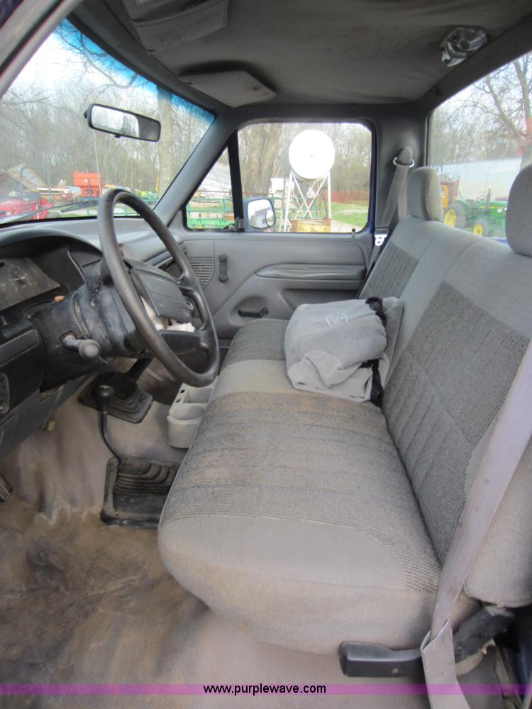 image for item C5386 1995 Ford F150 XL pickup truck