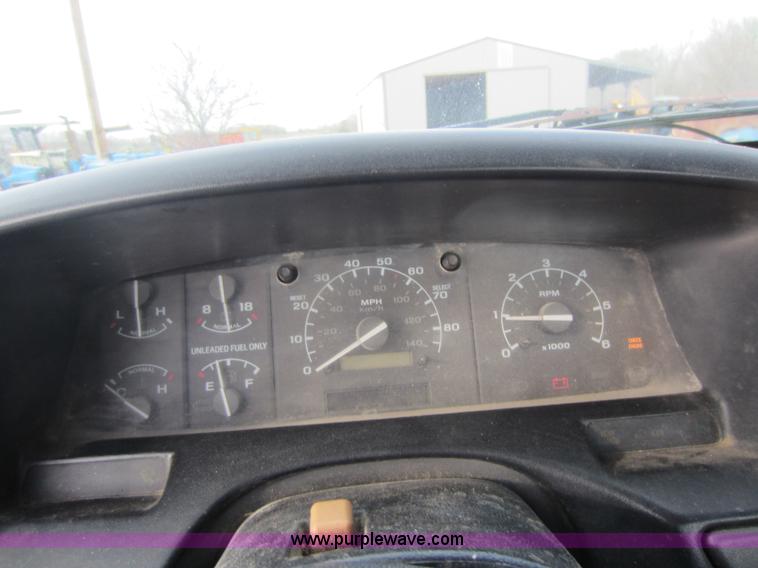 image for item C5386 1995 Ford F150 XL pickup truck