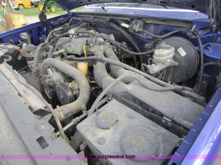 image for item C5386 1995 Ford F150 XL pickup truck