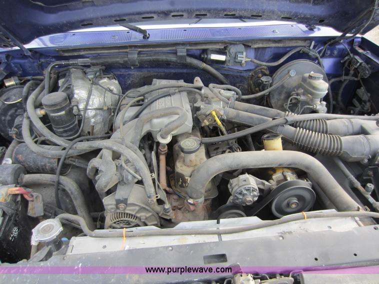 image for item C5386 1995 Ford F150 XL pickup truck