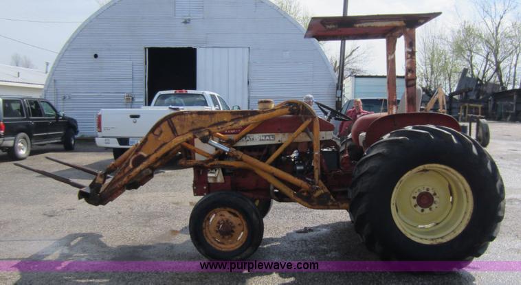 image for item C5390 International 504 tractor