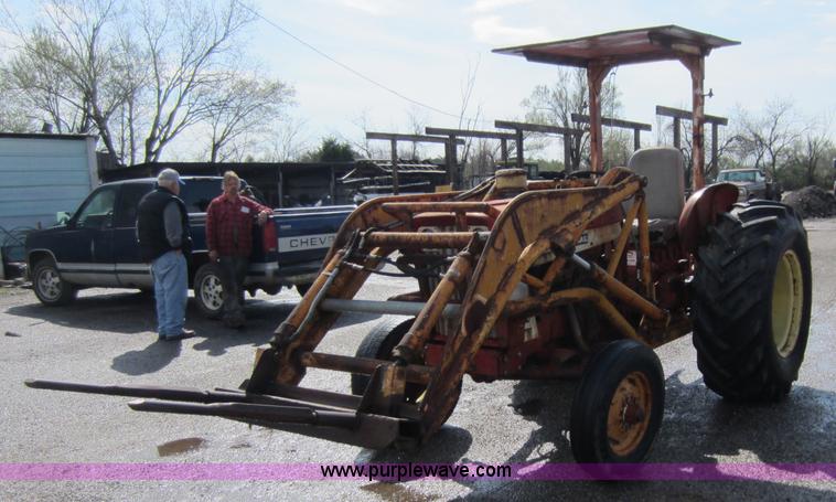 image for item C5390 International 504 tractor