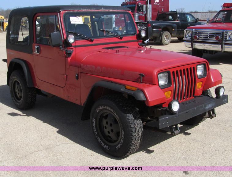 image for item D3061 1995 Jeep Wrangler hard top SUV