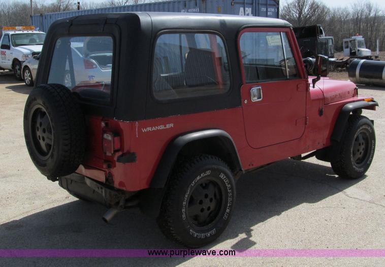 image for item D3061 1995 Jeep Wrangler hard top SUV