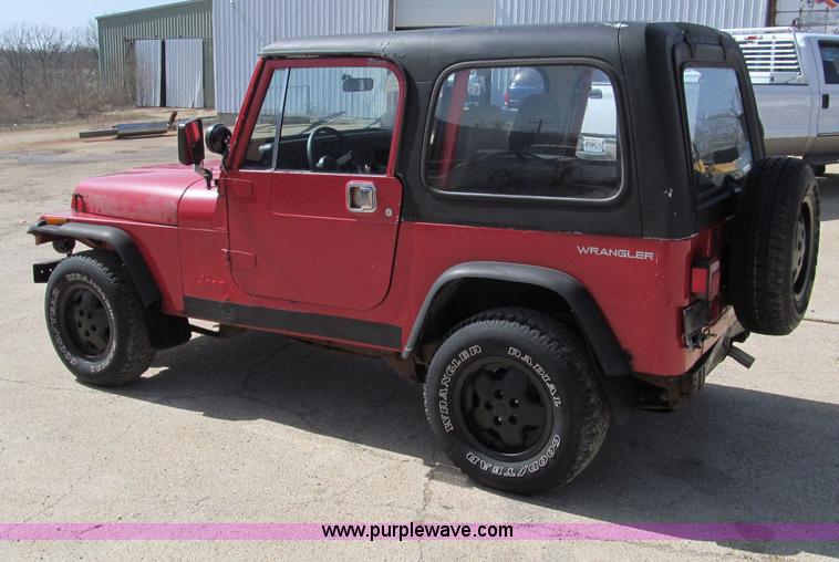 image for item D3061 1995 Jeep Wrangler hard top SUV