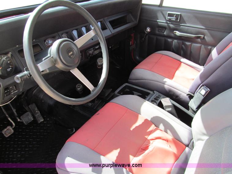 image for item D3061 1995 Jeep Wrangler hard top SUV